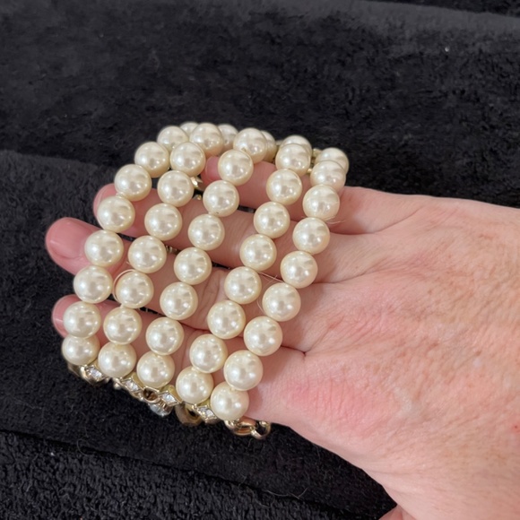 Multi layers pearl, rhinestone and charms fun stretch bracelet - Picture 2 of 3